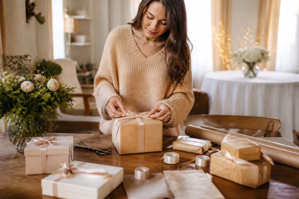 How to Choose a Personalized Wedding Gift for Sister