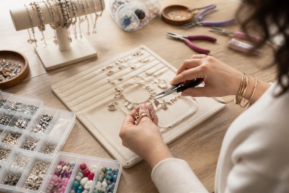 How to Design Custom Charm Bracelets: A Complete Guide