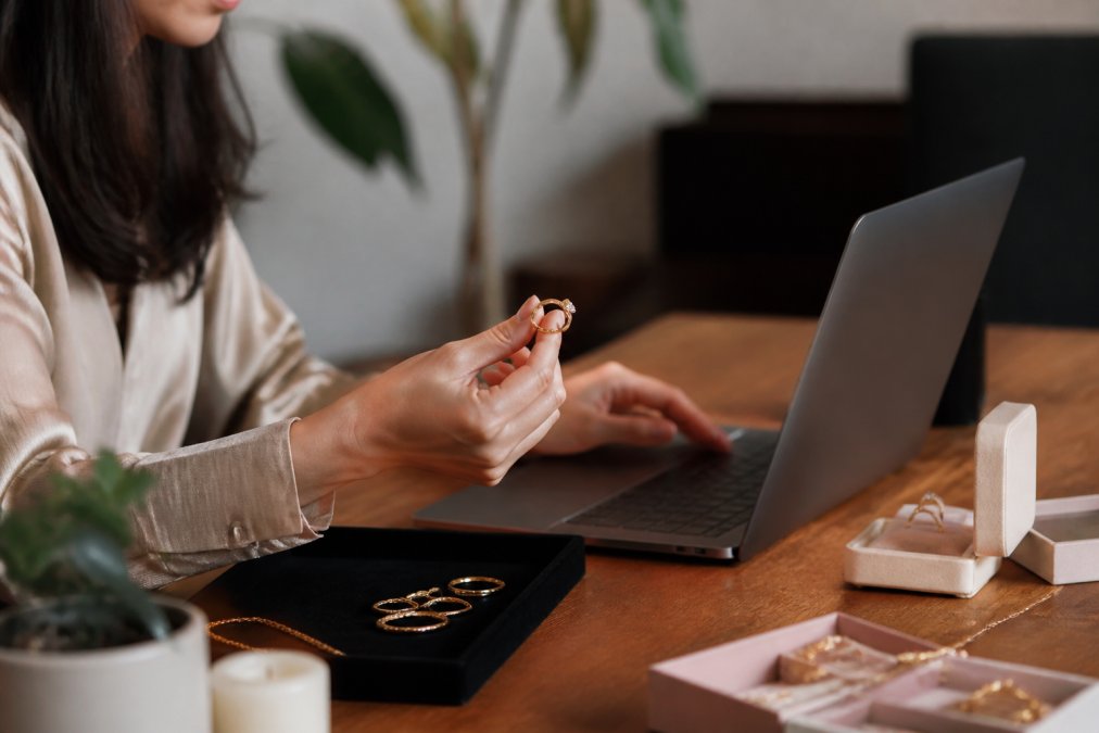 How to Order Custom Jewelry Online Safely